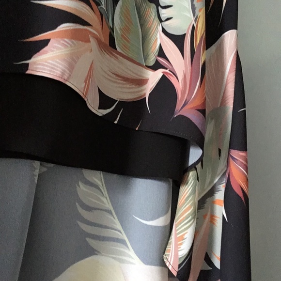 *LIKE NEW* Melanie Lyne Palm Print Sleeveless High-Low Blouse Size 8 - Picture 4 of 11